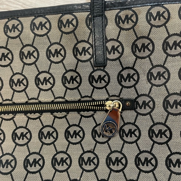 Authentic Large Michael Kors bag - Picture 16 of 16